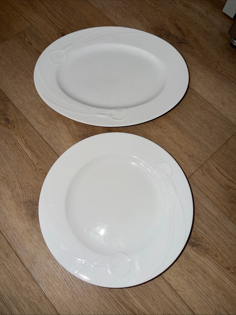 Mikasa White China Calia lily Dinner serving platters oval and  round- Set of 2